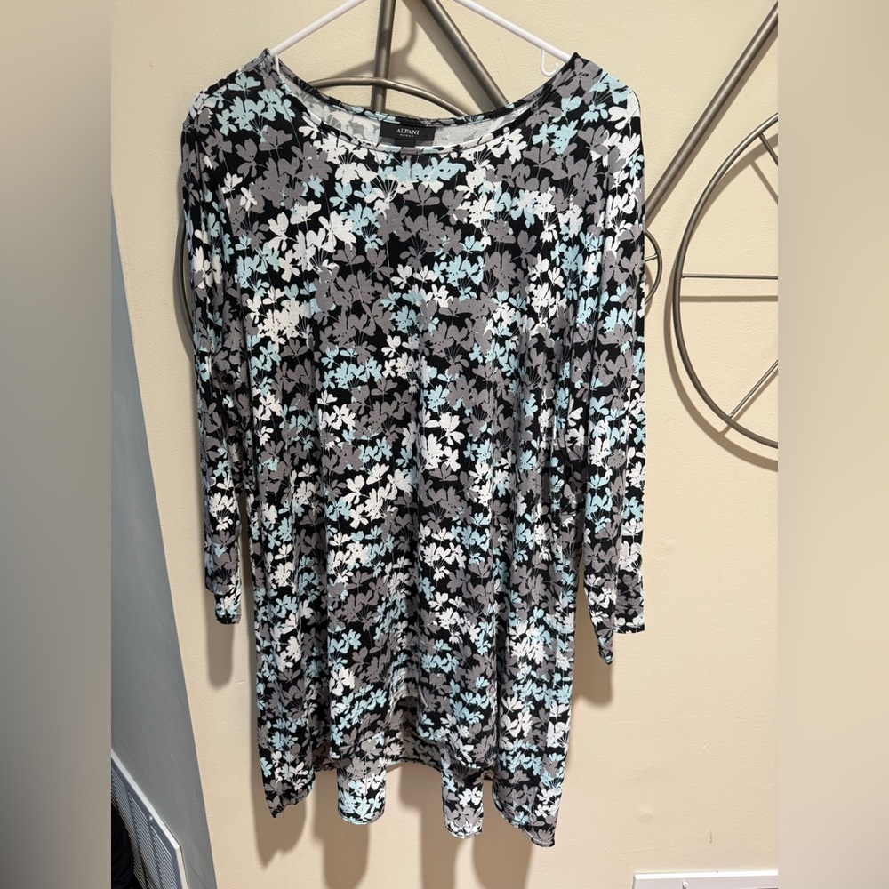 Alfani Black Long-Sleeve Floral Top with Gray & Light Blue Print Size 1X